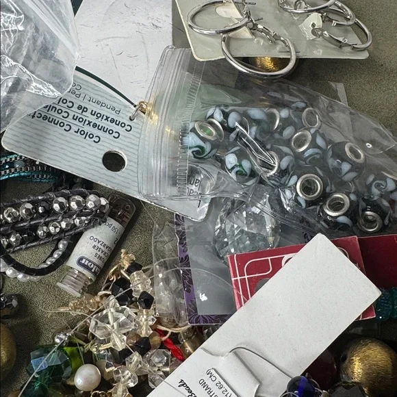 Craft Scrap Junk Jewelry Lot DIY Over 4 pounds - Picture 6 of 9